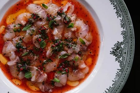 Крудо из сибаса в соусе из красных апельсинов