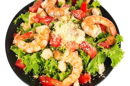 Салат Цезарь с креветками