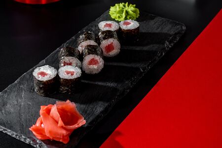 Маки с тунцом