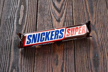 Батончик шоколадный Snikers Super