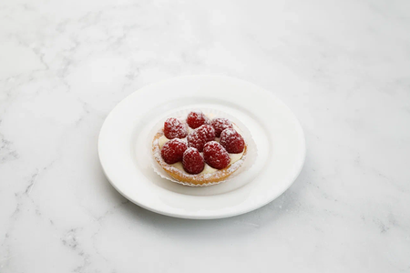 Тарталетка с малиной