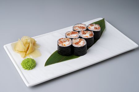 С угрем и лососем в тобико