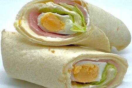 Ролл с ветчиной