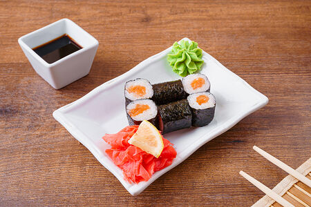 Ролл с лососем