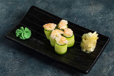 Ролл с креветками