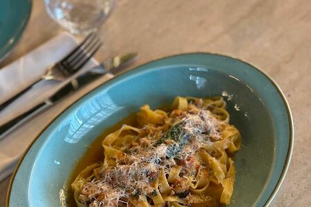 Паста с рагу из кролика