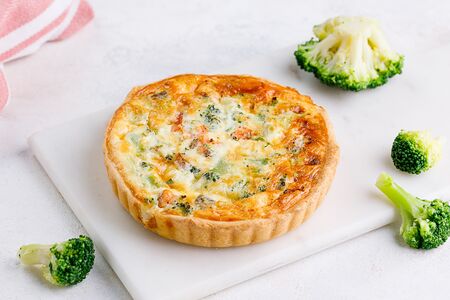 Киш с лососем