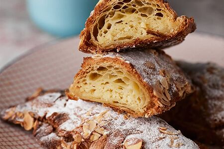 Миндальный круассан