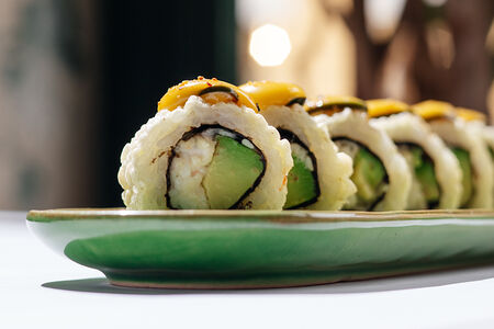 Ролл Темпура краб и манго