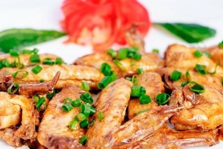 Крылышки жареные в соусе