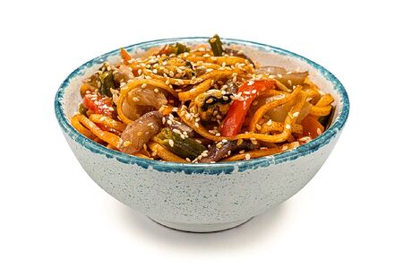 Удон с морепродуктами в остром соусе кимчи