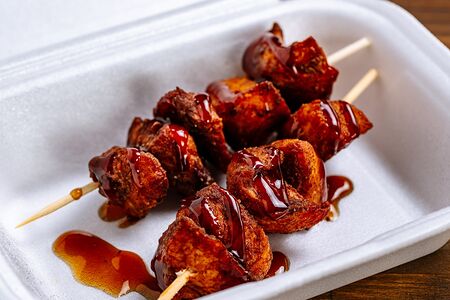 Мясо на шпажках