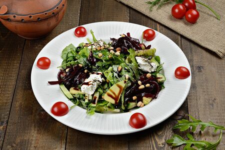 Салат с козьим сыром