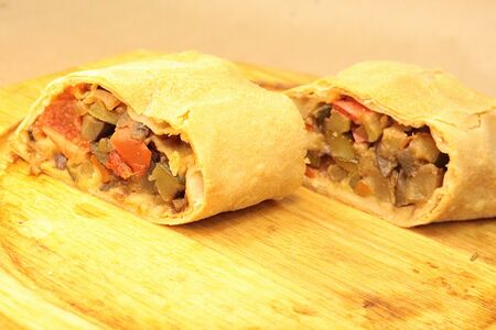 Средиземноморский с томатами и моцареллой