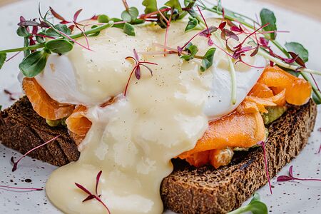 Яйца Бенедикт Альберт Эйнштейн