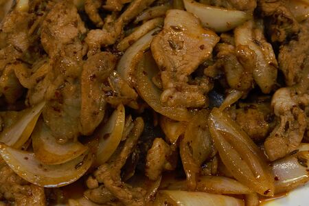 Жареная свинина с луком