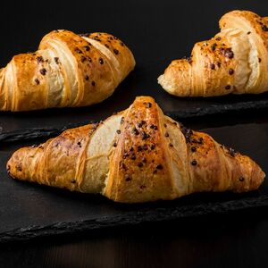 Круассан с шоколадной начинкой