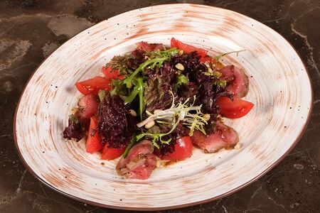 Салат с ростбифом