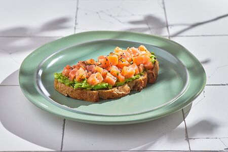 Авокадо тост с лососем