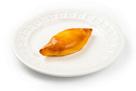 Пирожок с капустой и яйцом