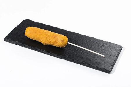 Сосиска на шпажке в панировке