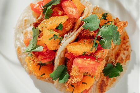 Тако, хрустящая креветка, мандарин