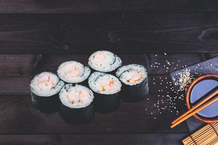 Маки с креветкой