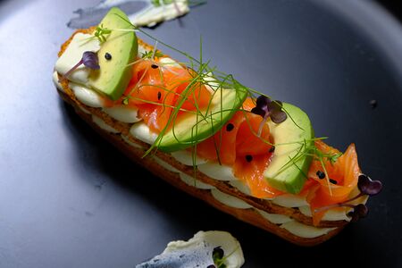 Эклер с форелью