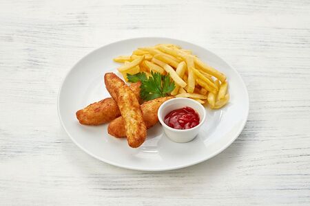 Наггетсы куриные с картофелем фри