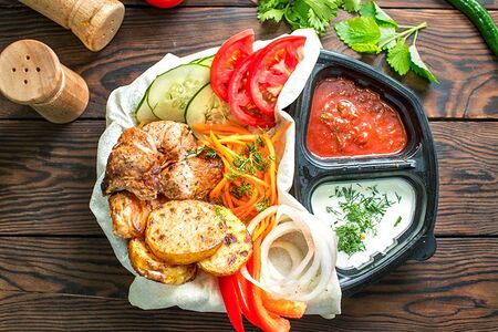 Открытая шаурма со свининой и печеной картошкой