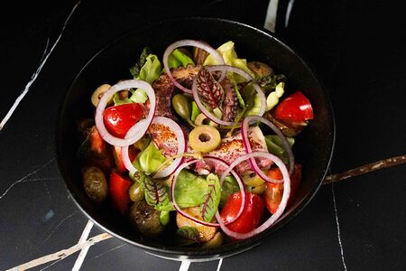 Осьминог с картофелем и цитрусовым соусом