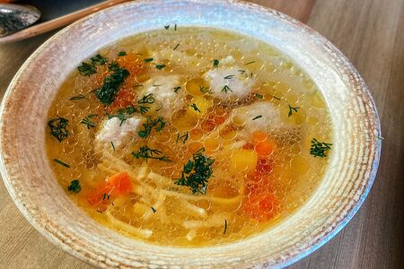 Куриный бульон с домашней лапшой