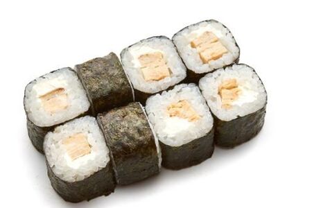 Маки с омлетом и сыром