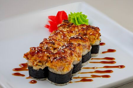 Ролл Фудзияма с угрем и креветками