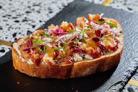 Брускетта с угрём