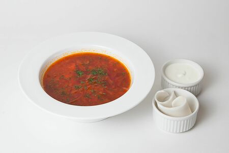 Борщ с салом и сметаной