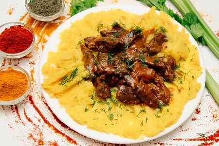 Гуляш с пюре