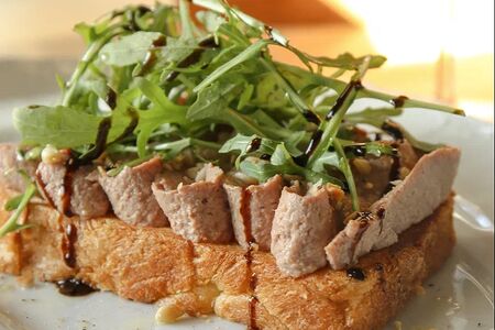 Бриошь с патэ из куриной печени