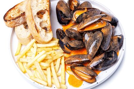 Мидии Том ям