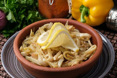 Кальмар с луком