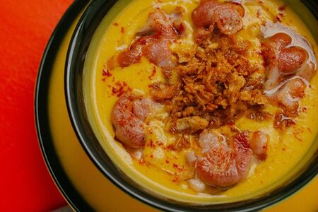 Кукурузный сливочный суп с жареным беконом