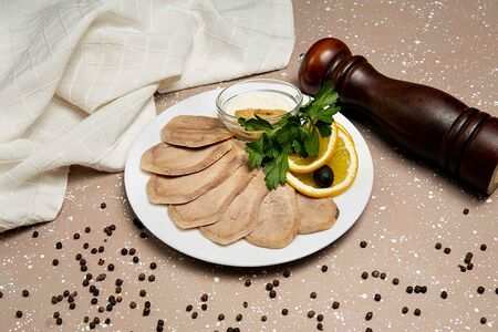 Язык отварной телячий