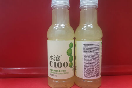 Китайский безалкогольный напиток Nongfu Spring с зеленым мандарином