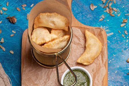 Мини-Чебуреки с огуречным рассолом