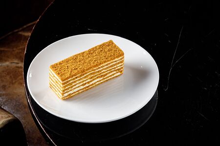 Десерт Медовик