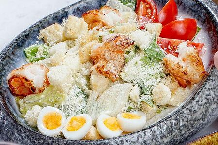 Цезарь с креветкой гриль и черри