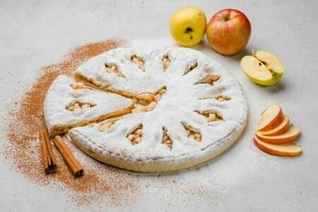 Пирог с яблоком и корицей⁣