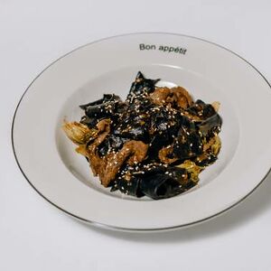 Рваная паста с говядиной и перечным джемом