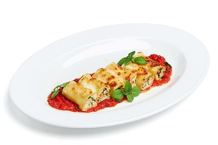 Каннеллони с индейкой в томатном соусе