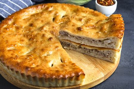 Осетинский пирог с мясом и капустой